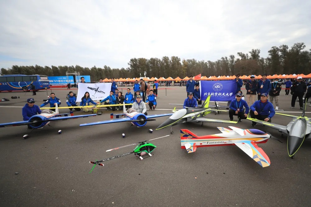 你以為大學生只會考試？他們正在親手把飛機送上天，而這些飛機，將來會飛得比誰都遠。
